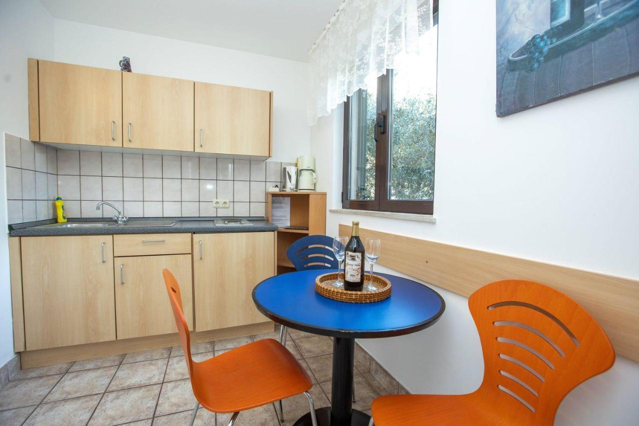 Apartments Mosor Омиш Экстерьер фото