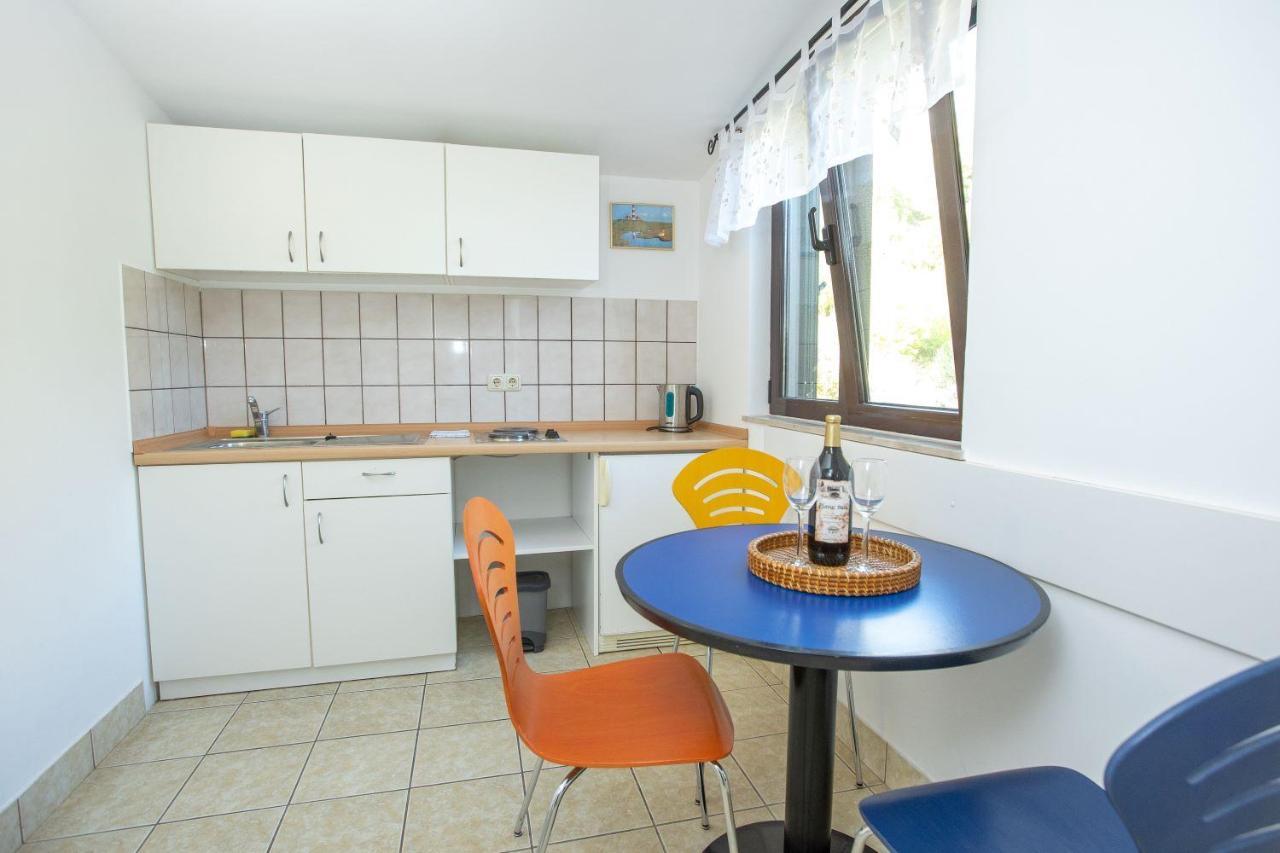 Apartments Mosor Омиш Экстерьер фото