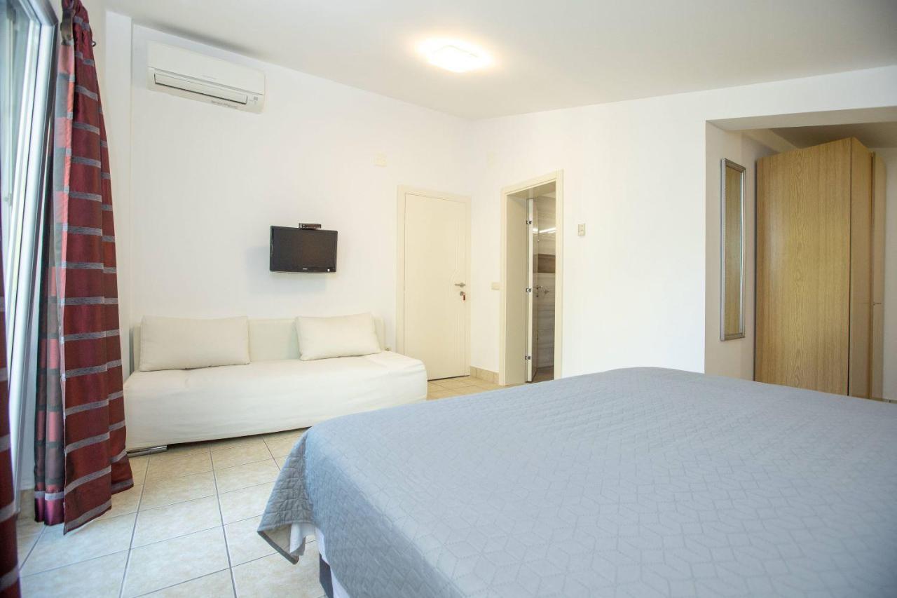 Apartments Mosor Омиш Экстерьер фото